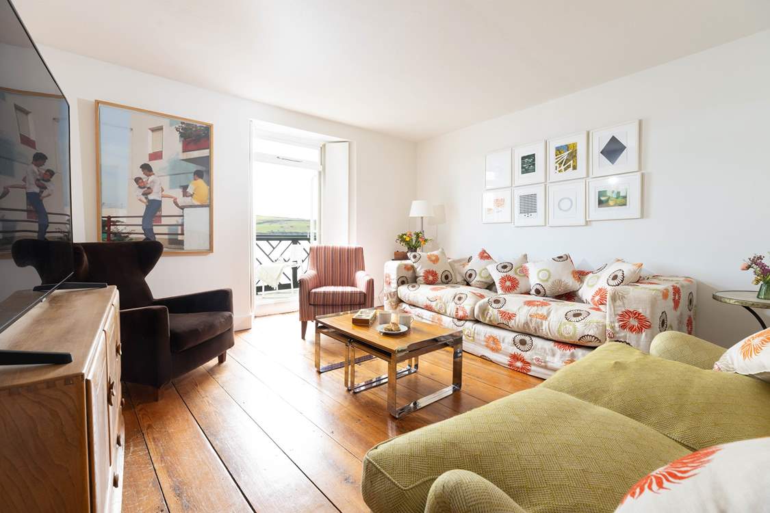 Contemporary furnishings marry beautifully in this traditional holiday home.
