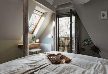 Savour those slow mornings amongst the trees with breakfast in bed. 