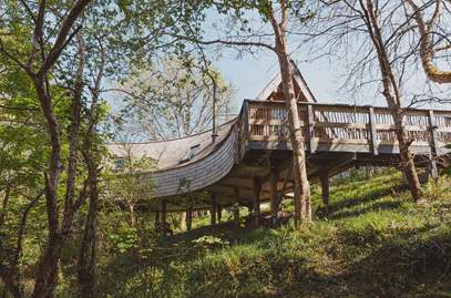 Kalmynsi Treehouse in 3.4 miles W of Helford