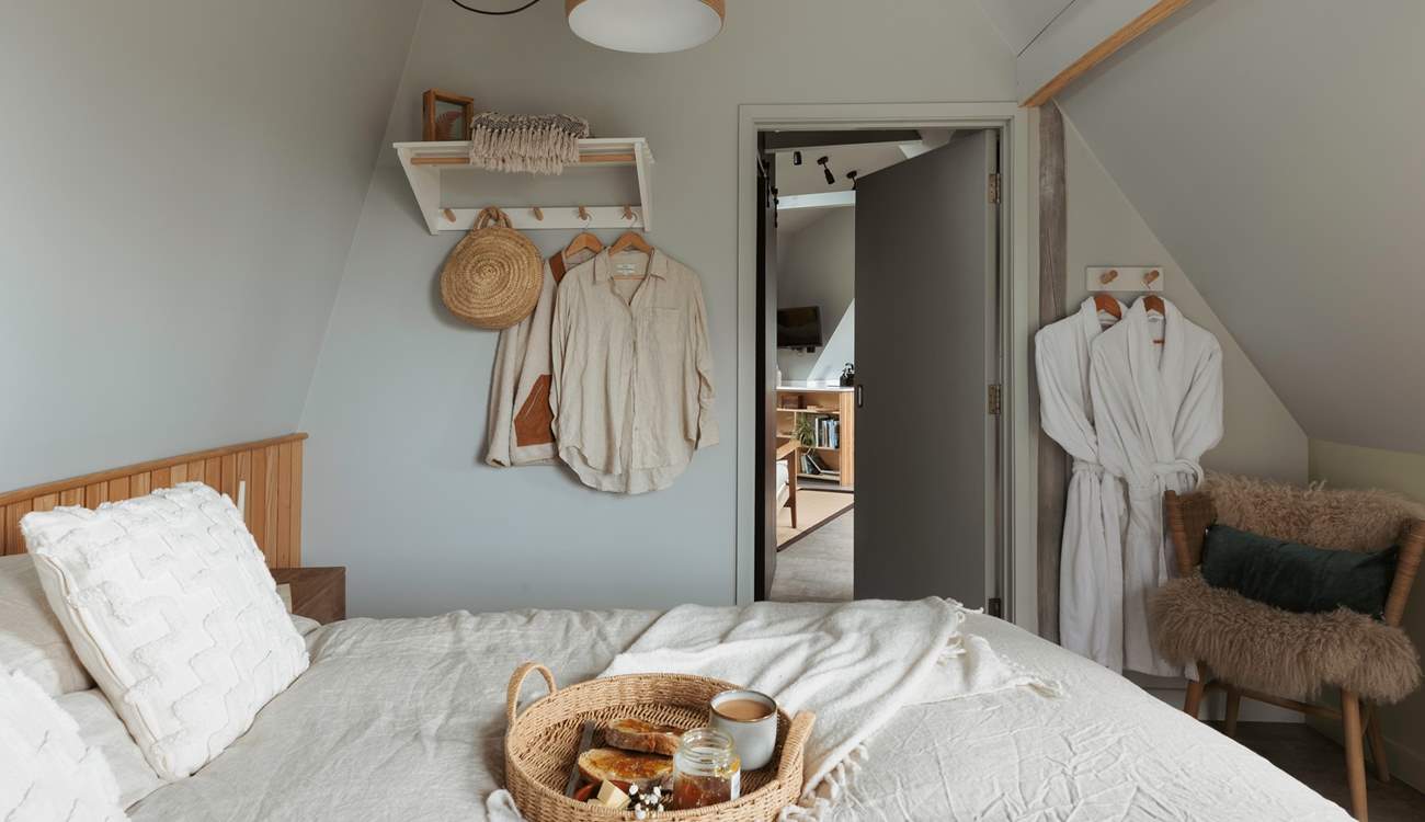 Sleep in style with Piglet in Bed bedding in the warming neutral tones.