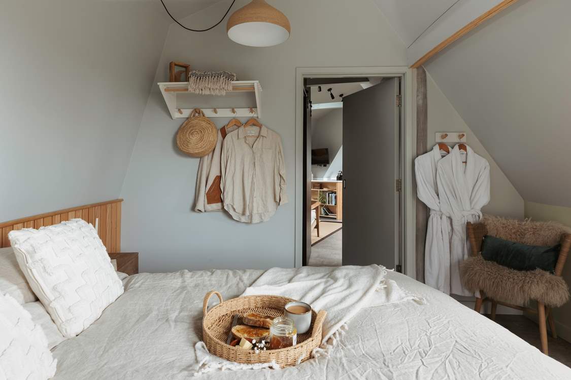 Sleep in style with Piglet in Bed bedding in the warming neutral tones.