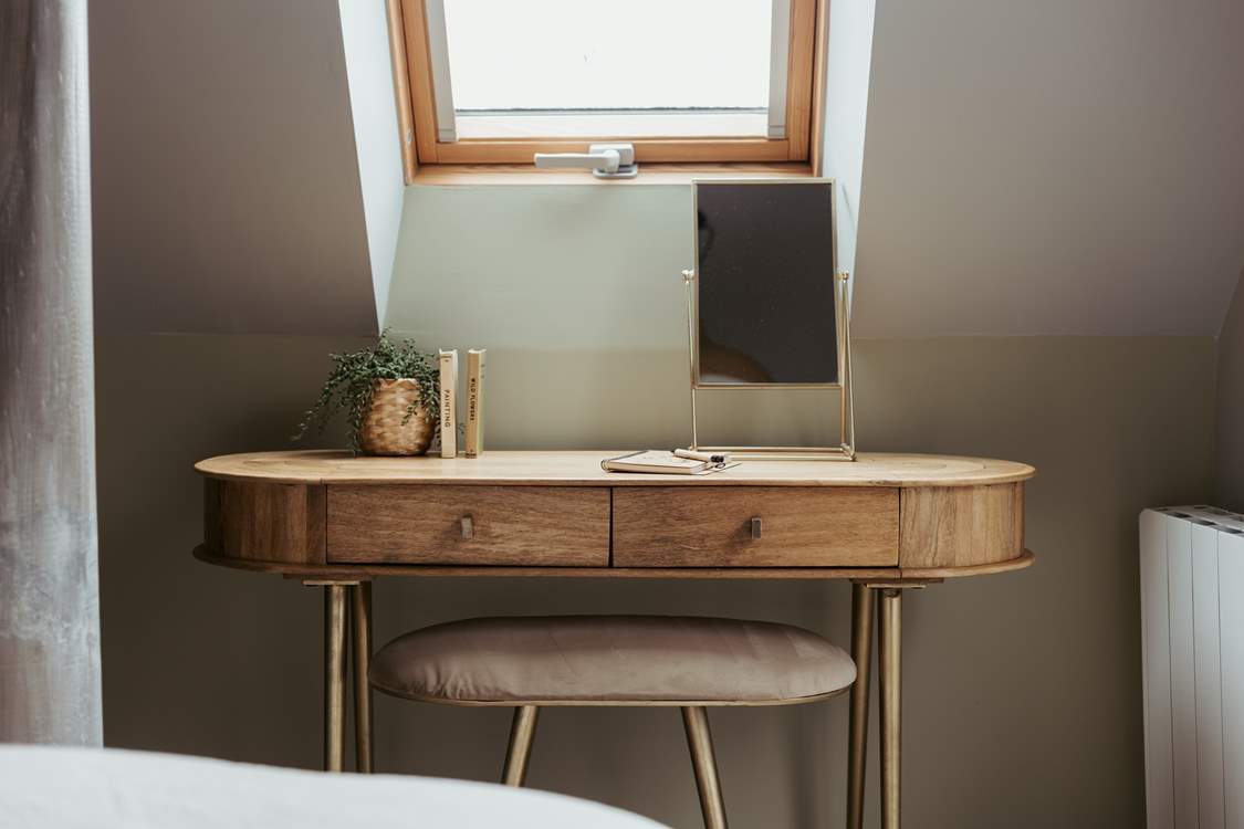 The  simple details throughout.