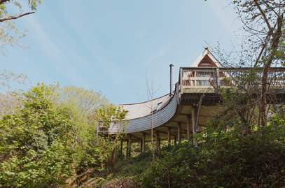 Skapya Treehouse in 3.4 miles W of Helford