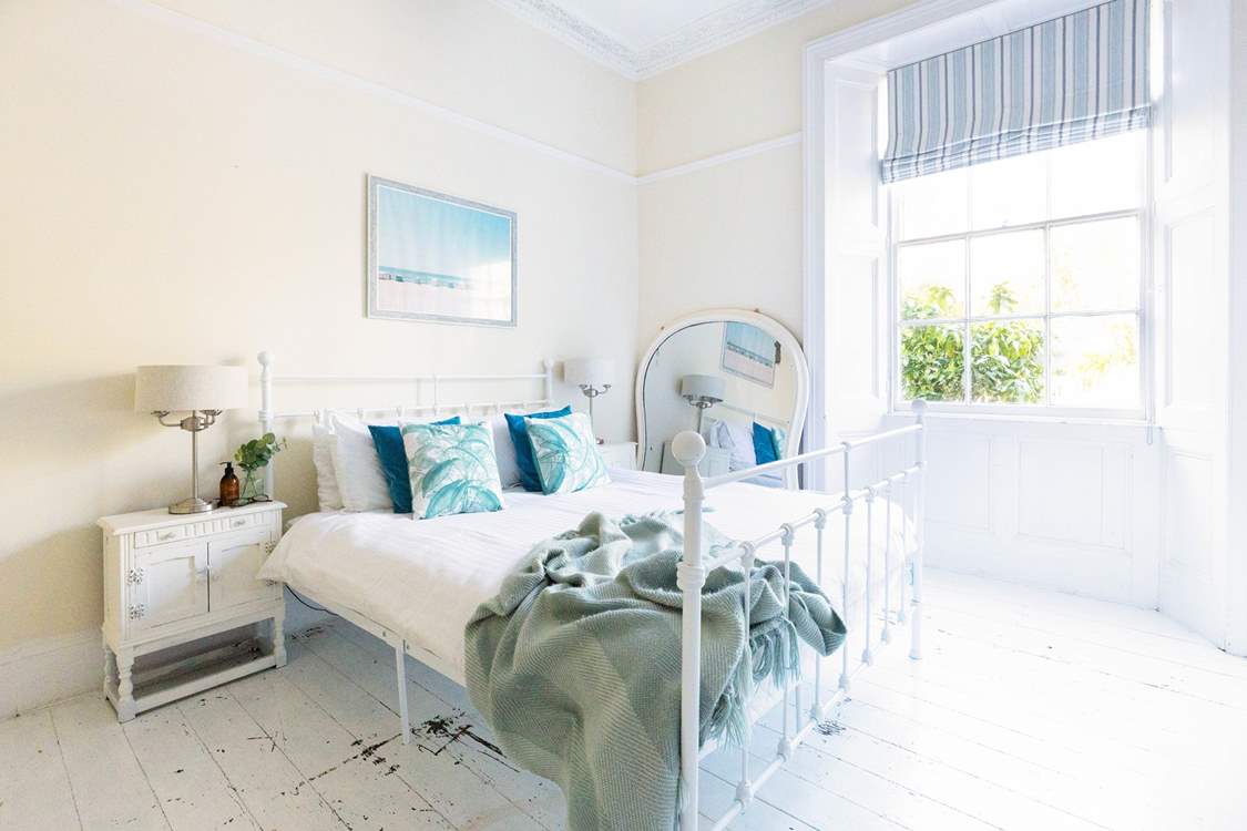 The main bedroom has a king-size bed and a single bed for little ones.
