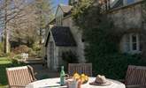 Al fresco dining is the order of the day, or night, or lunchtime! - Thumbnail Image