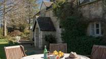 Al fresco dining is the order of the day, or night, or lunchtime!