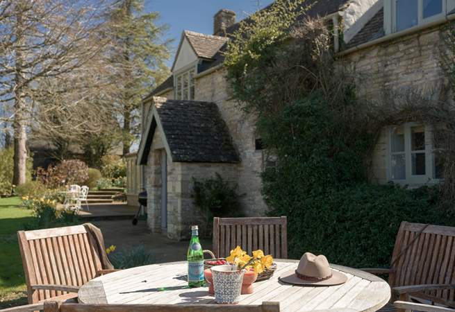 Al fresco dining is the order of the day, or night, or lunchtime!