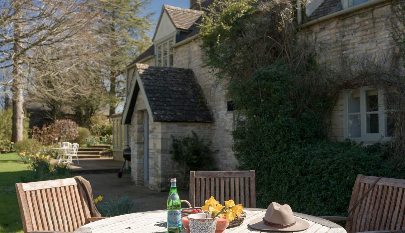 Al fresco dining is the order of the day, or night, or lunchtime!