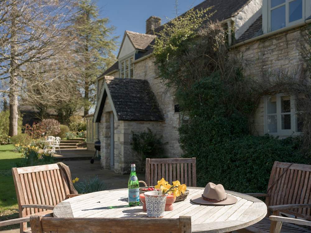 Al fresco dining is the order of the day, or night, or lunchtime!