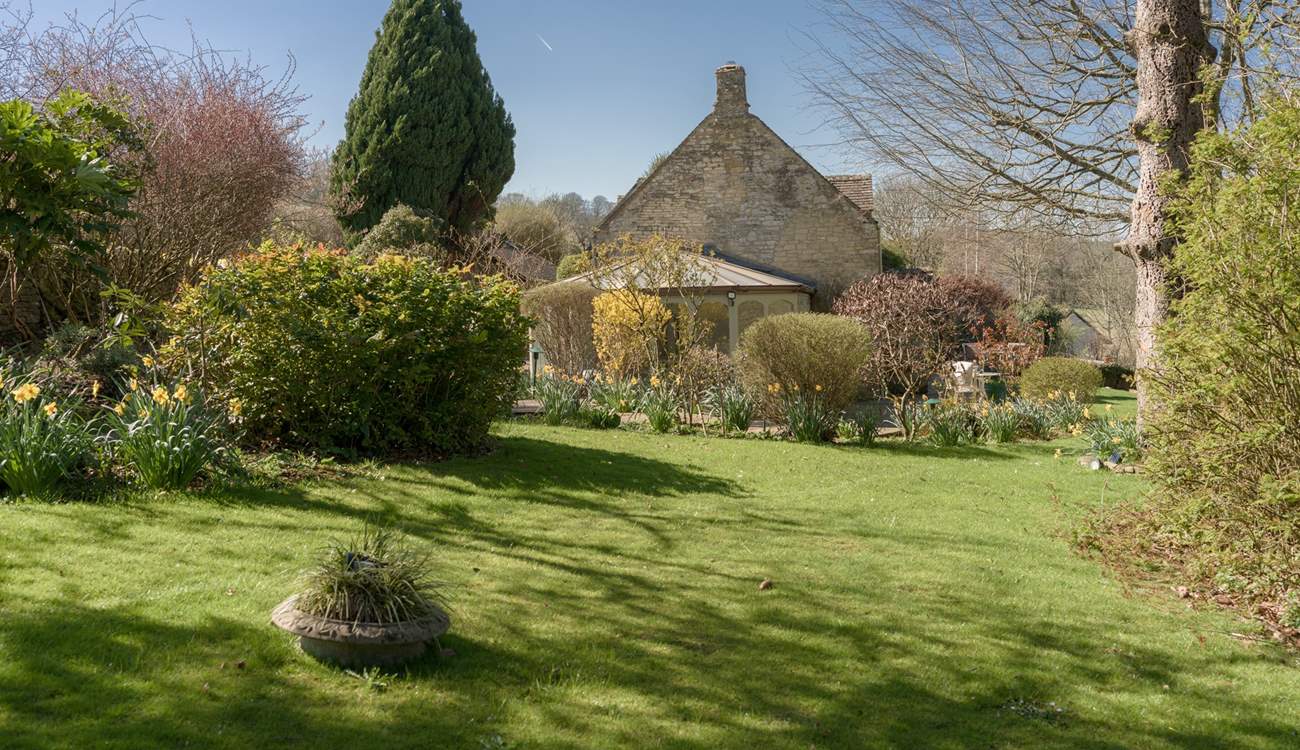 Perfect for a picnic on the lawn. 