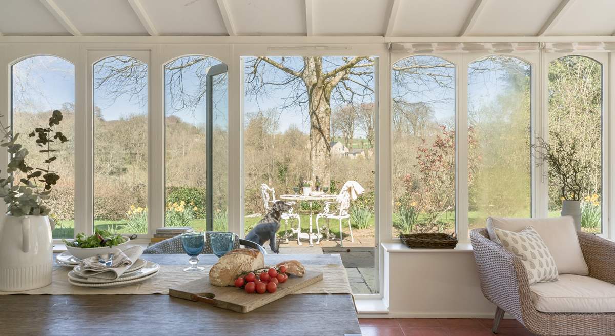 Dining outdoors or indoors, you choose!