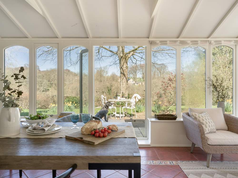 Dining outdoors or indoors, you choose!