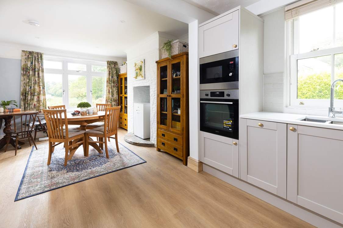 Enjoy long slow breakfasts in the kitchen/diner.