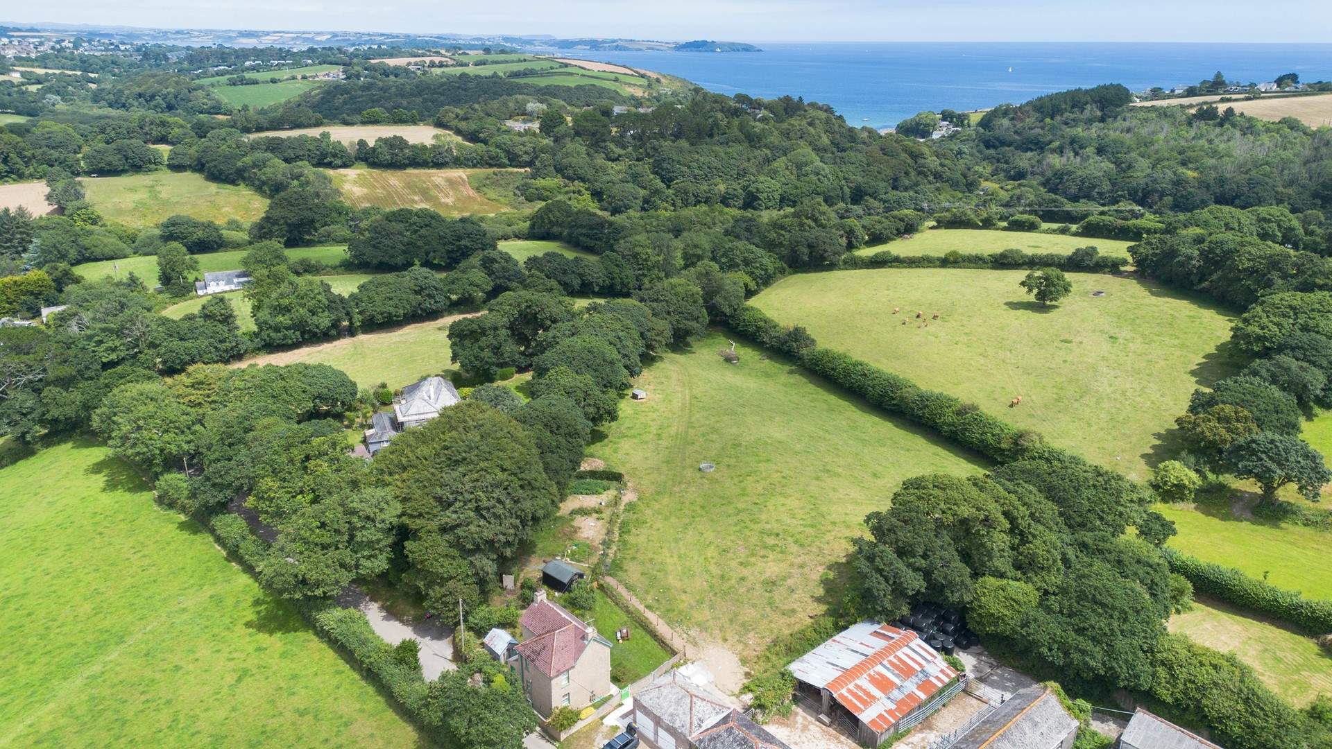 You are only a short distance from the sea, Norways Farm is in the bottom centre of the photo.  