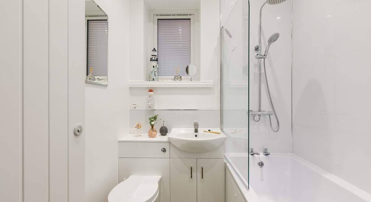 The sparkling bathroom.