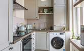 Great facilities in this compact, yet fully equipped kitchen space. - Thumbnail Image
