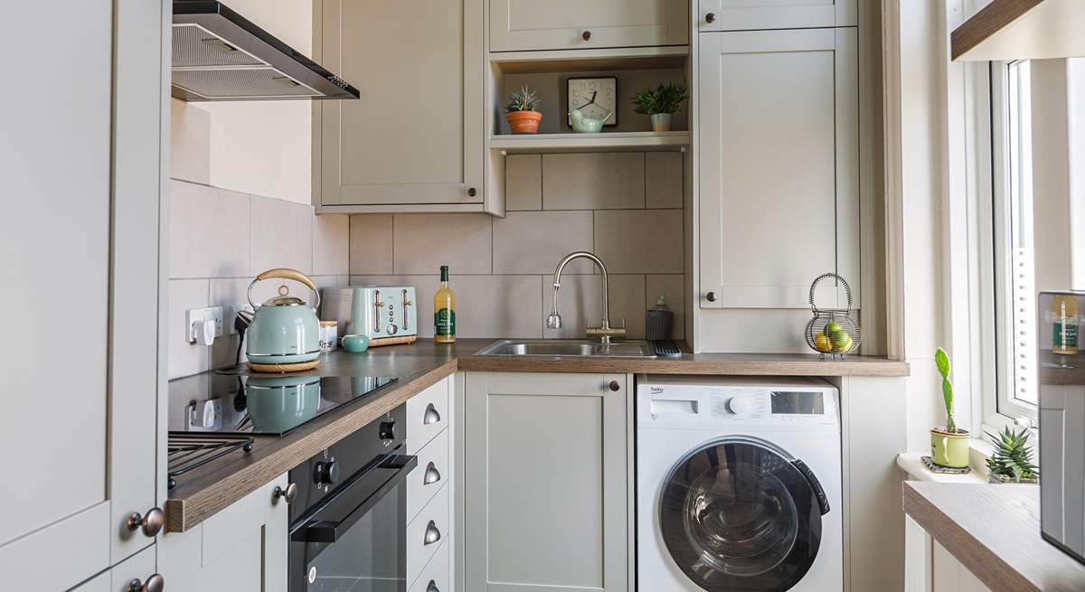 Great facilities in this compact, yet fully equipped kitchen space.
