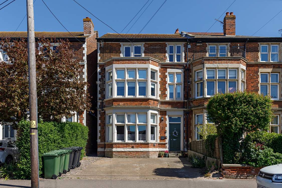 Beautiful blue skies over Sunset Skies, our fabulous first floor apartment in 'Sunny Hunny'.