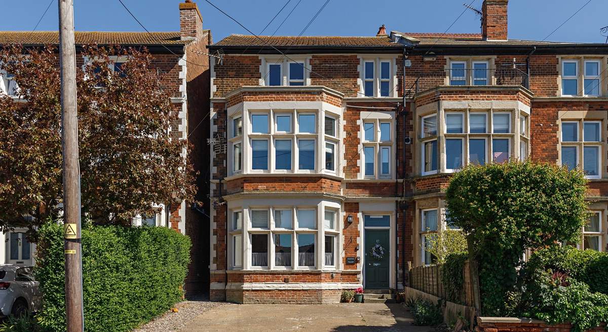 Beautiful blue skies over Sunset Skies, our fabulous first floor apartment in 'Sunny Hunny'.