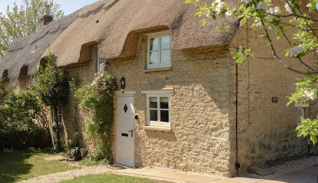 A pie crust roof graces this pretty cottage. 