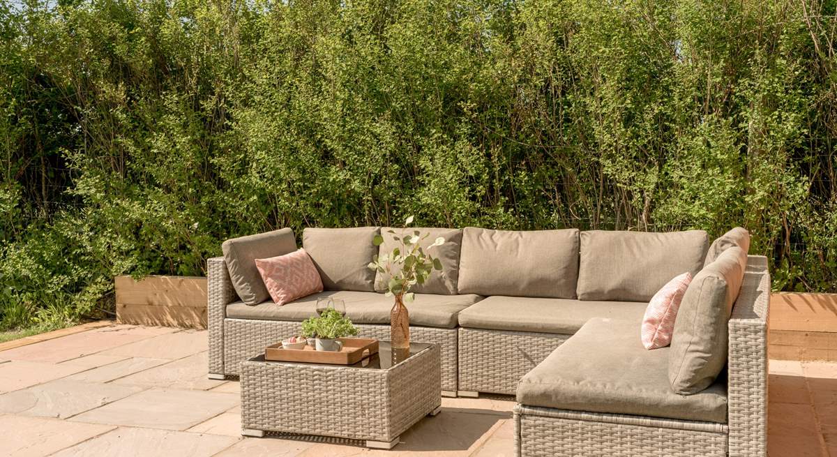 Enjoy an afternoon of relaxation on the raised patio, a real sun trap. 