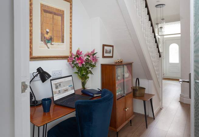 For those who need to catch up on work this little nook is perfect.