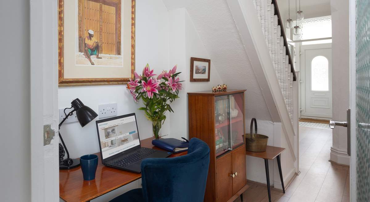 For those who need to catch up on work this little nook is perfect.