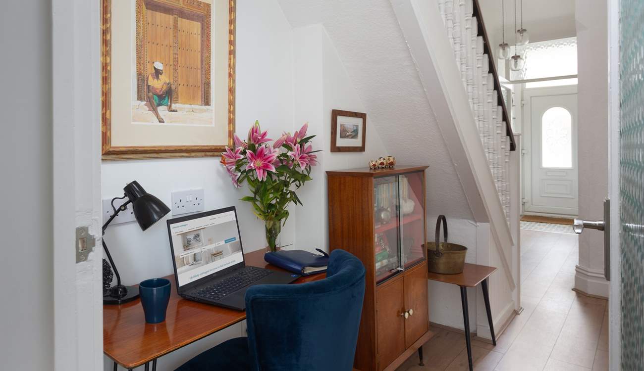 For those who need to catch up on work this little nook is perfect.