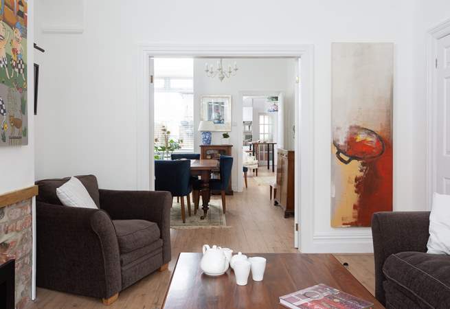 Open the doors to the dining-area for a more spacious feel, or close them if you want to feel cosy.