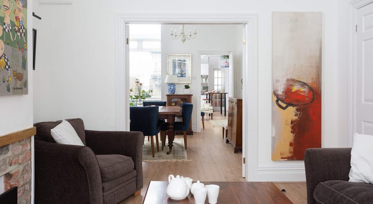 Open the doors to the dining-area for a more spacious feel, or close them if you want to feel cosy.
