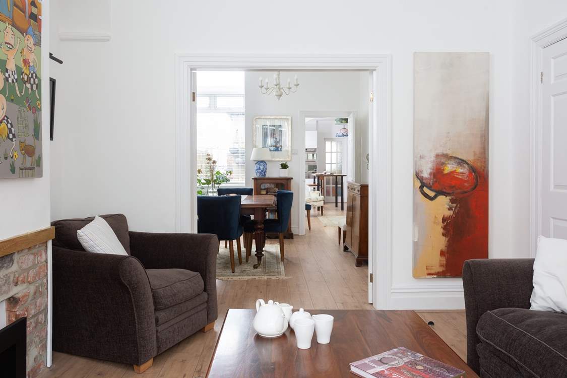 Open the doors to the dining-area for a more spacious feel, or close them if you want to feel cosy.