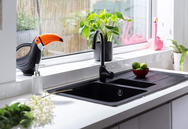 The well-equipped kitchen awaits you.