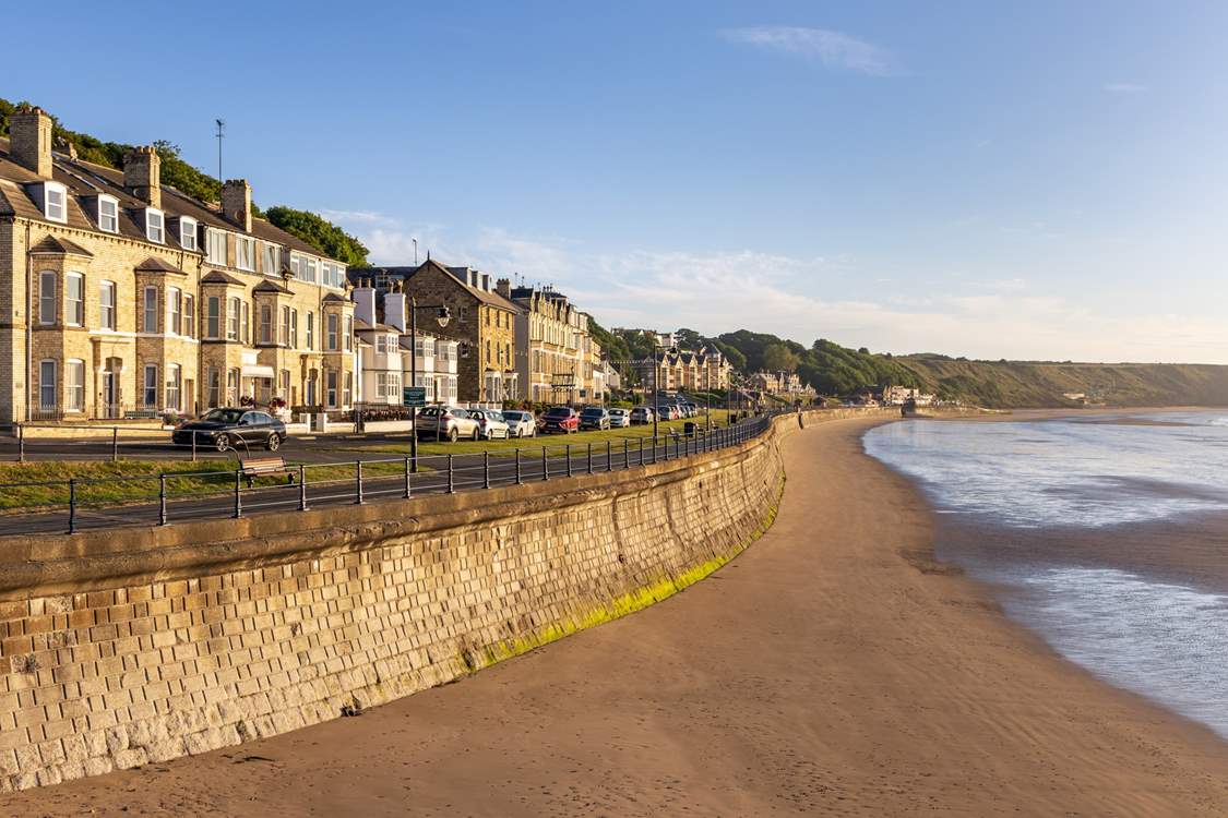 Beach Road in Filey runs parallel to the golden sands.
