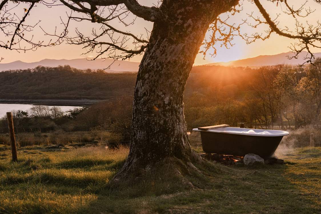 Sink into the outdoor bathtub and soak up the sea views.
