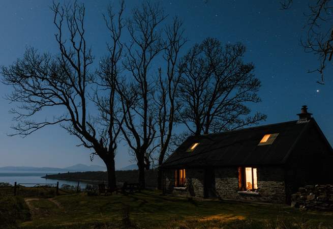 As night falls and the stars sparkle Na Mara becomes even more enchanting. 