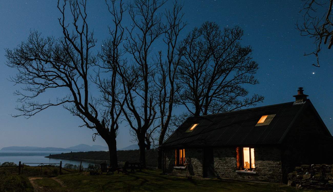As night falls and the stars sparkle Na Mara becomes even more enchanting. 