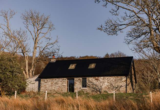 Wonderfully rustic and utterly dreamy, this off-grid retreat is perfect for a peaceful getaway. 