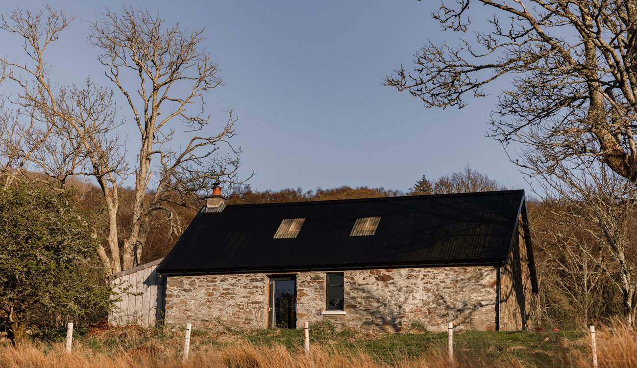 Wonderfully rustic and utterly dreamy, this off-grid retreat is perfect for a peaceful getaway. 