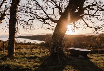 Relax in the outdoor bath and admire the sea views.