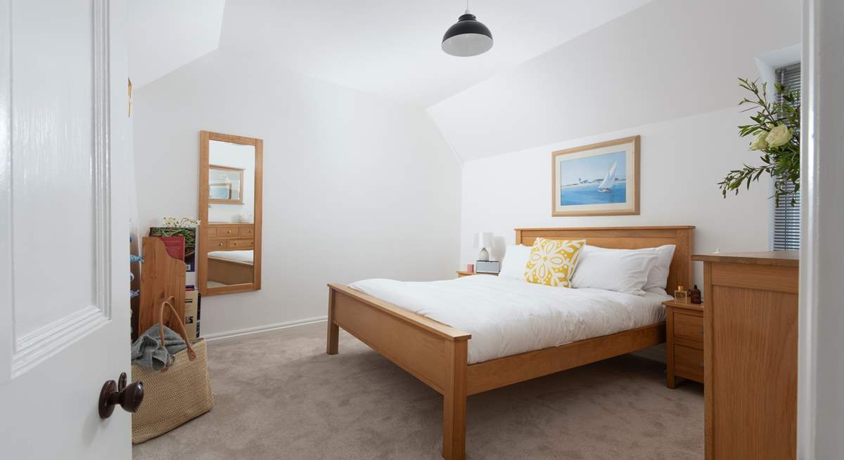 The king-size bedroom located on the ground floor, spacious and light.