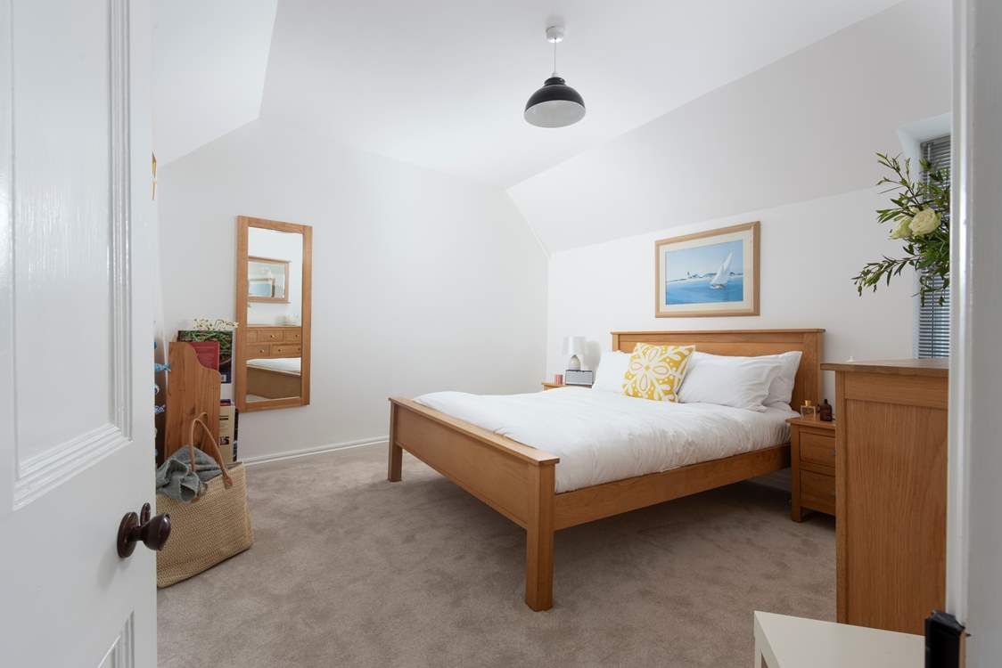 The king-size bedroom located on the ground floor, spacious and light.
