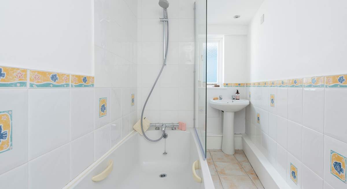 The family bathroom, perfect to wash away a sandy day.