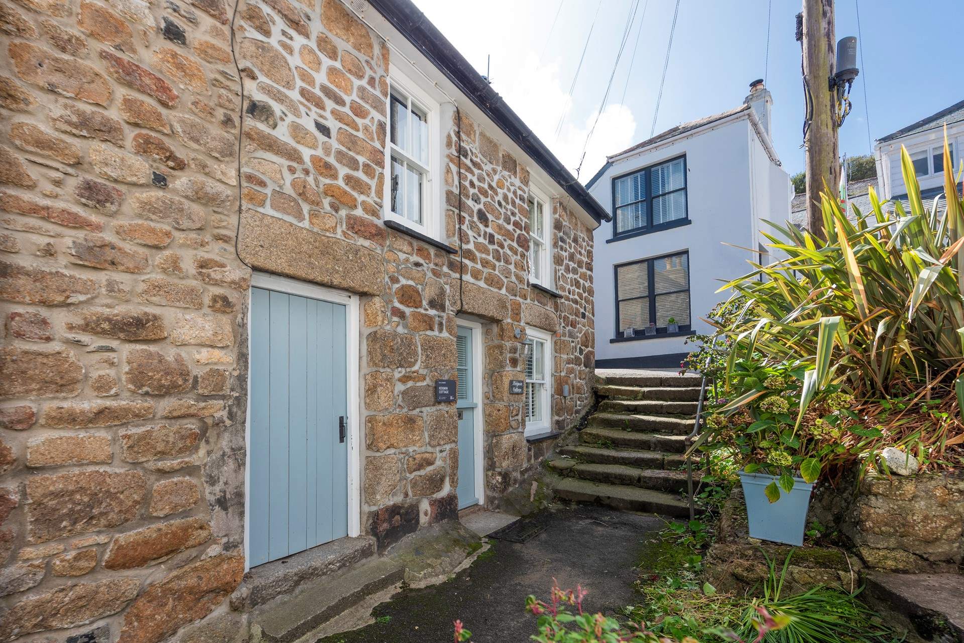 The entrance to 7 Chapel Street is through the shared courtyard  next to the neighbouring property. Its the blue door shown here.