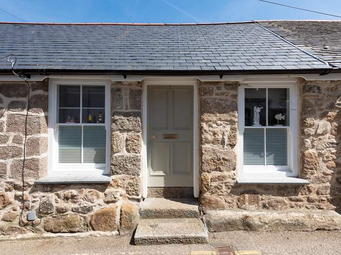 7 Chapel Street, Sleeps 3 in Mousehole