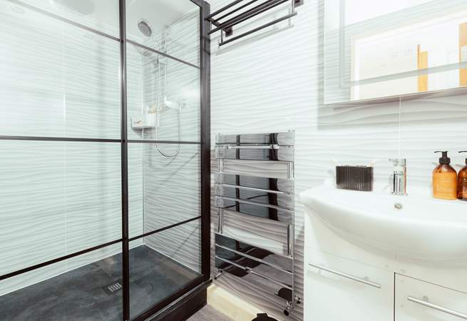 The shower-room that resides in the Captain's Quarters.