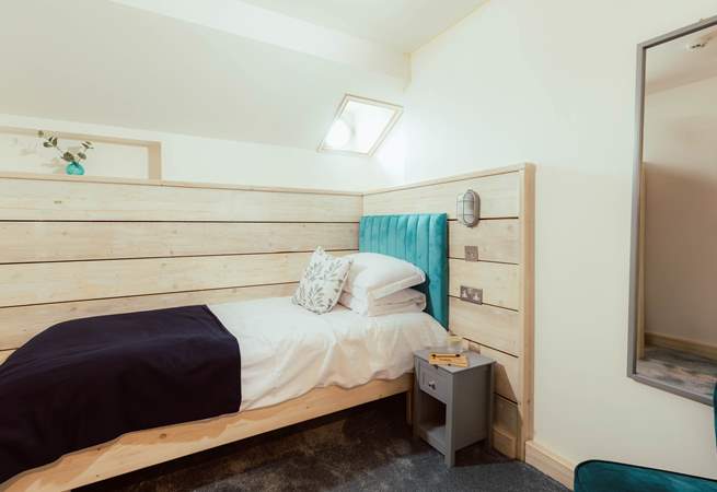 Crew cabin 2 sleeping one guest.