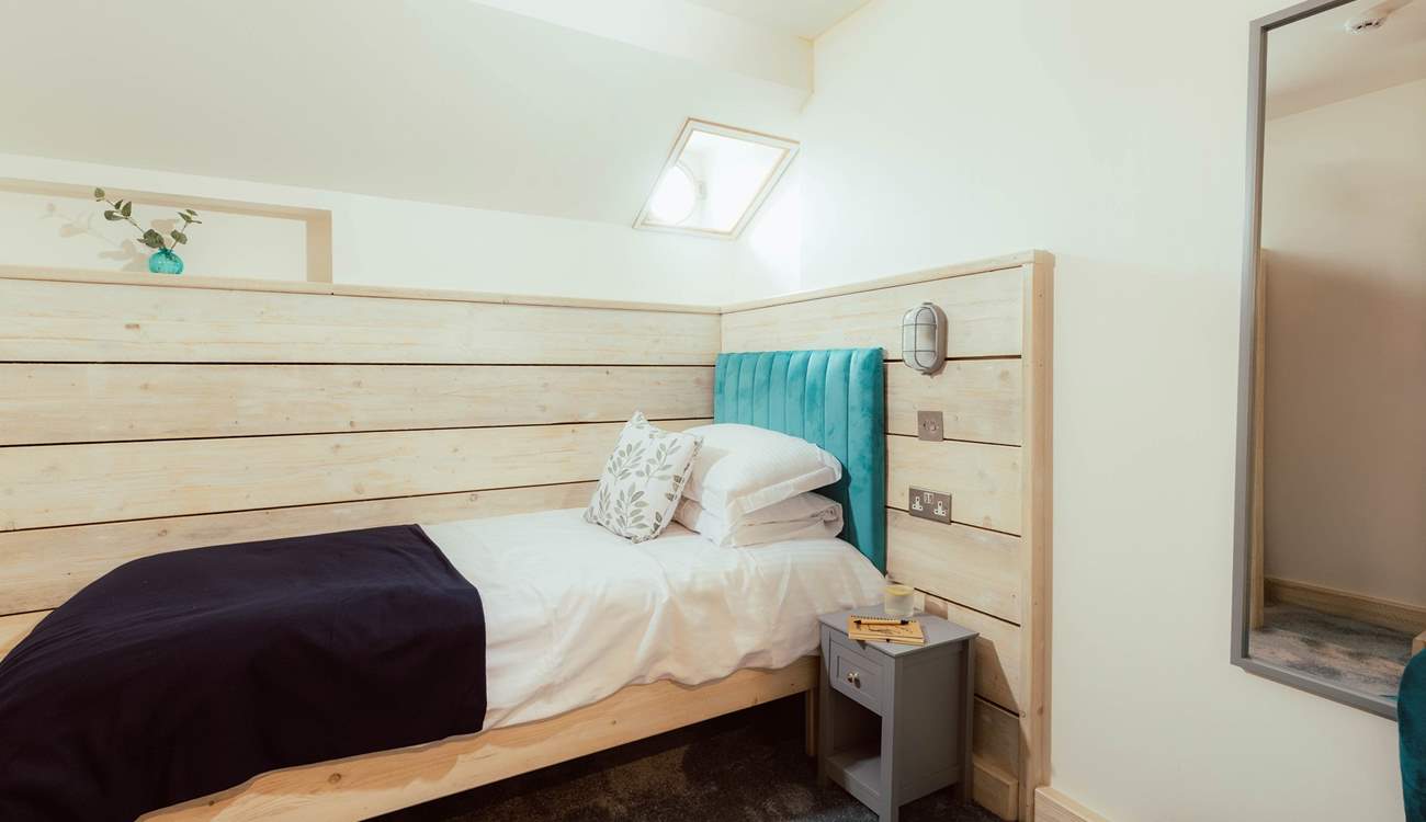 Crew cabin 2 sleeping one guest.