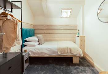 Crew cabin 3 sleeping one guest.