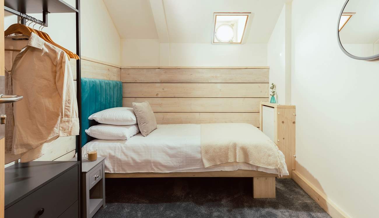 Crew cabin 3 sleeping one guest.