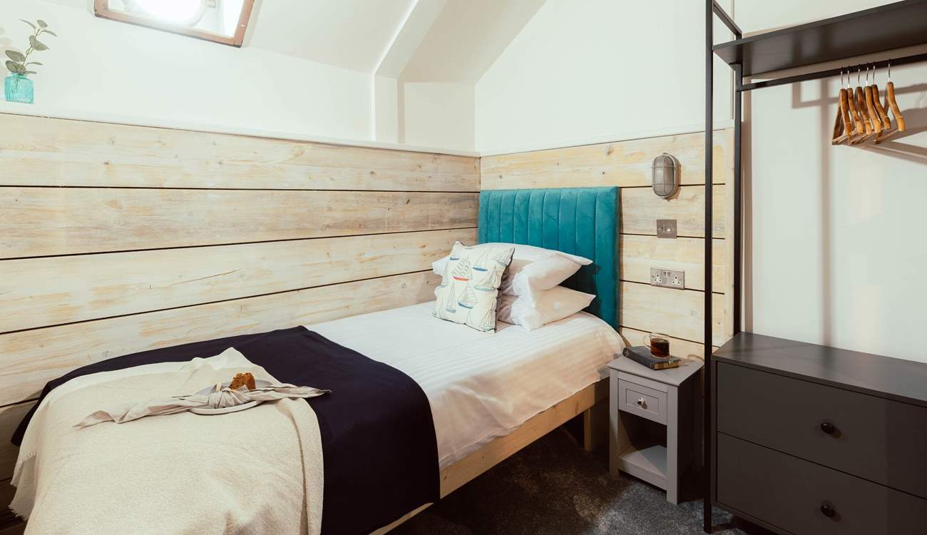 Crew cabin 4 sleeping one guest.